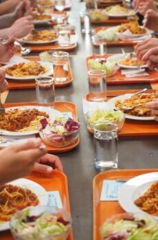 In cucine, mense e attività di lavorazione di prodotti alimentari, sistema di microfiltraggio a doccia, controllo della qualità dell'aria tramite naso elettronico